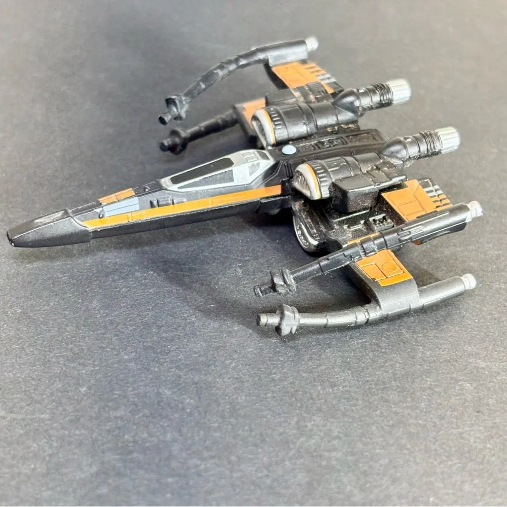 Hot Wheels Black Star Wars X-Wing Fighter Poe Dameron Ship Starship‎ Toy
